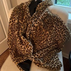 Leopard faux fur poncho